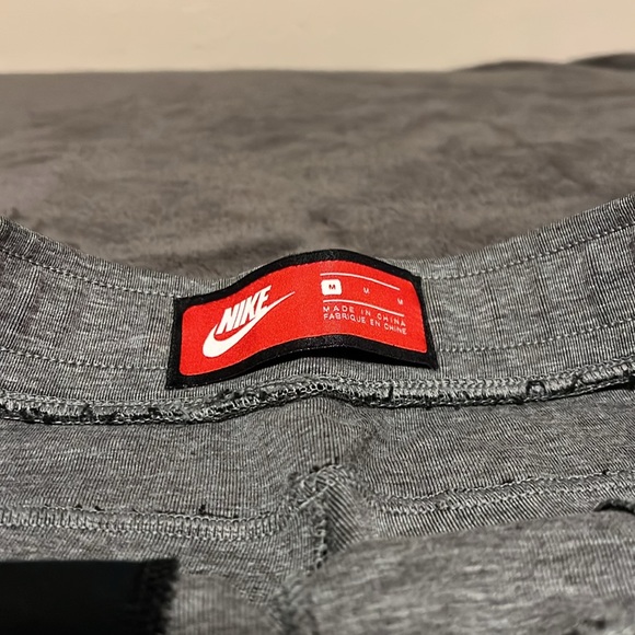 Men’s Dark Grey Nike Tech Fleece Jogger - Picture 5 of 8